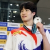 은메달 걸고 온 황선우 “이번 대회는 100점… 지금은 비빔면에 삼겹살 먹고 싶다”
