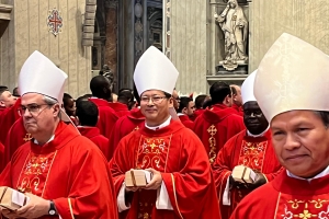 정순택 대주교, 교황에게 팔리움 받아… 한국 천주교 10…