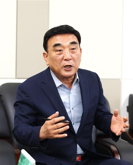김두겸 신임 울산시장이 30일 서울신문과 인터뷰를 갖고 민선 8기 시정 방향에 대해 설명하고 있다.