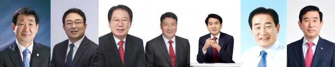 왼쪽부터 이재영 증평군수, 황규철 옥천군수, 송인헌 괴산군수, 정영철 영동군수, 최재형 보은군수, 송기섭 진천군수, 조길형 충주시장.