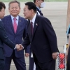 [포토] 윤 대통령, 서울공항 마중나온 이준석 대표와 악수