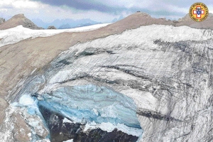 ‘높이 3343m’ 伊 돌로미티 빙하, 이상고온에 결국 …