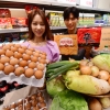 “우리가 제일 싸다”… ‘고물가 시대’ 대형마트는 최저가 전쟁