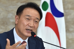 임태희 경기도교육감 ‘등교시간 자율 추진’…학교서는 눈치만