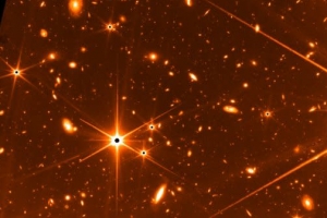 제임스웹 망원경이 처음 포착한 별과 먼우주, 이렇게 선명…