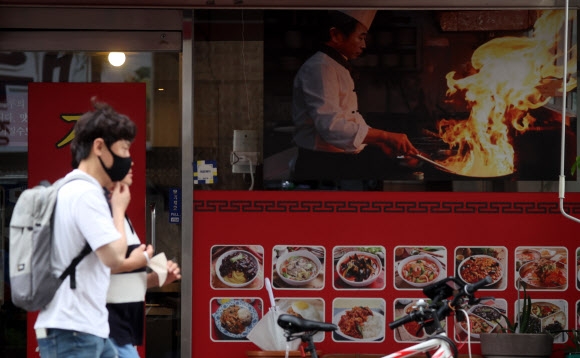 지난 6일 오후 서울 시내 중국음식점 모습. 연합뉴스 