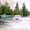 北 신의주, 게릴라성 폭우…물에 잠긴 도로