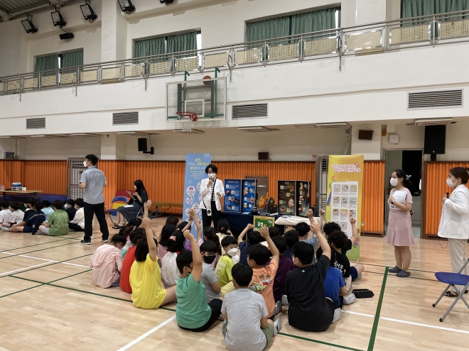 지난 6일 서울 광진구 성자초등학교에서 열린 이동건강체험관의 모습. 광진구 제공