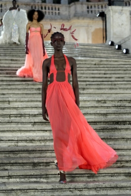 A model wears a creation as part of the Valentino women‘s Fall-Winter Haute Couture 2022-23 collection, unveiled in Rome’s Spanish Steps, Friday, July 8, 2022. (AP Photo/Gregorio Borgia)