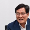 원색적 ‘문자 폭탄’…신동근 “정치 훌리건 행태, 의사 표현 아냐”
