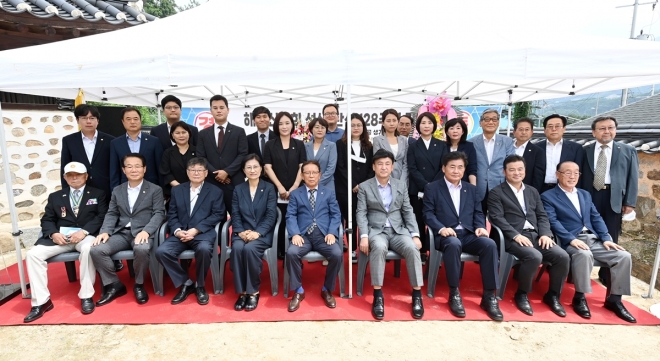 11일 초월읍 서하리 해공선생 생가에서 방세환 시장, 소병훈·임종성 국회의원, 주임록 시의회 의장, 신금철 문화원장 등이 참석한 거운데 탄신 128주년 기념행사’를 가졌다.        광주시 제공 