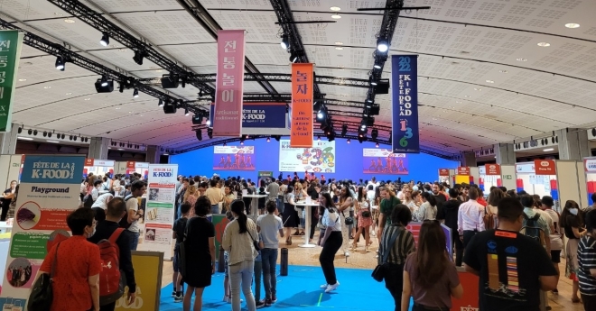 전남도가 프랑스 ‘파리 케이-푸드 페어(K-Food Fair)’에서 전남 식품을 알리는 홍보관을 운영해 남도 음식을 세계에 홍보했다. 