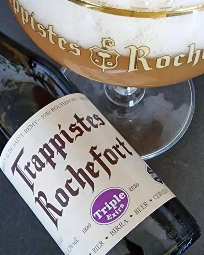 벨기에 ‘트라피스트 로슈포르’의 트리펙 엑스트라 맥주. 로슈포르는 현존하는 트라피스트 비어 가운데 가장 오래된 브랜드다. 벨기에 로슈포르의 생레미 수도원에서 만든다. 1595년 양조장 설비를 마련해 로슈포르를 만들기 시작했다고 한다.