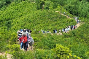 미녀 수영복 심사 vs 여군 목욕… 웃지 못할 남북 심리전 역사 현장 [윤창수 기자의 지방을 살리는 사람들]