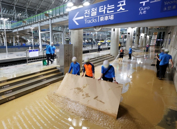 폭우에 KTX 광명역 침수