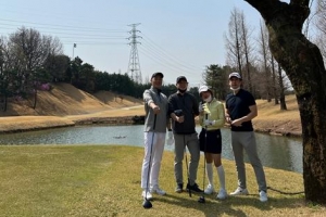 출근 전 스크린, 풀 착장 라운드…허세와 자기만족 사이