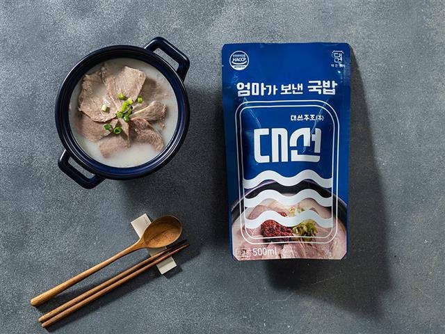부산 기업 대선주조와 프론티어식품이 협업해 출시한 돼지국밥 밀키트. 대건명가 제공