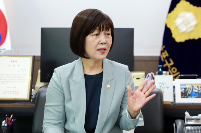 김영미 서울 마포구의회 의장이 서울신문과의 인터뷰에서 구의회 운영 방향에 대해 설명하고 있다. 마포구의회 제공 