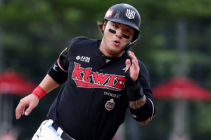 쳤다하면 둘 중 하나는 장타… 박병호 7년 만에 50홈런 타자 도전