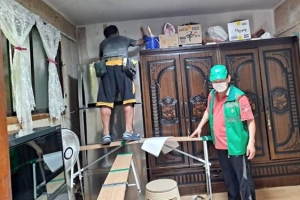 성북 ‘집수리 천사’ 낡은 벽지·장판 교체 출동