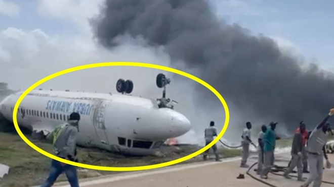 현지시간으로 18일 소말리아 수도 모가디슈 국제공항에서 국내선 여객기가 불시착해 동체가 뒤집히는 사고가 발생했지만, 탑승자 36명 전원이 기적적으로 생존했다