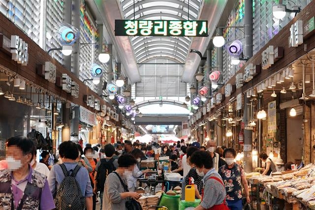 서울 동대문구 청량리종합시장에 증발 냉방장치가 설치돼 있다. 동대문구 제공 