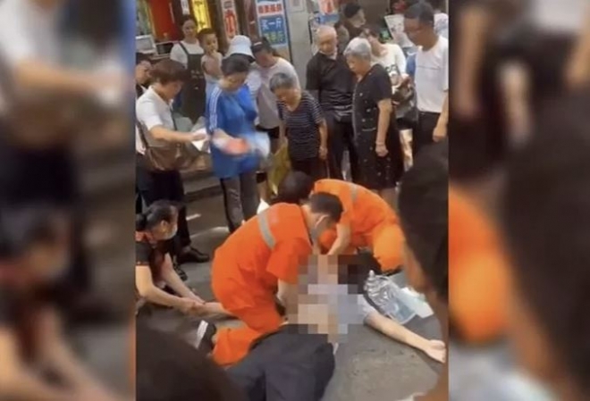 16세 소년이 버블티를 마시다 질식해 거리에서 쓰러져 결국 사망했다. 웨이보