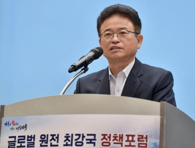 이철우 경북도지사가 27일 오전 포항공대 국제관에서 열린 ‘글로벌 원전 최강국 정책 포럼’에서 인사말을 하고 있다. 경북도 제공