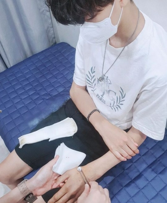 배우 류진이 수술 후 회복 중인 아들의 근황을 공유했다. SNS 캡처