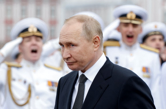 블라디미르 푸틴 러시아 대통령은 31일(현지시간) ”극초음속 미사일 ‘치르콘’을 몇 달 안에 러시아 해군에 전달할 예정“이라고 말했다. 로이터 연합뉴스