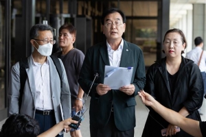 한변, ‘군 댓글 재수사 의혹’ 文정부 행정관 고발…前정권 수사 확산될까