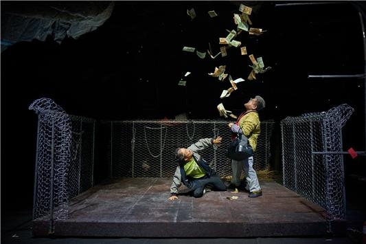 극단 손수 ‘투견’ 공연 사진