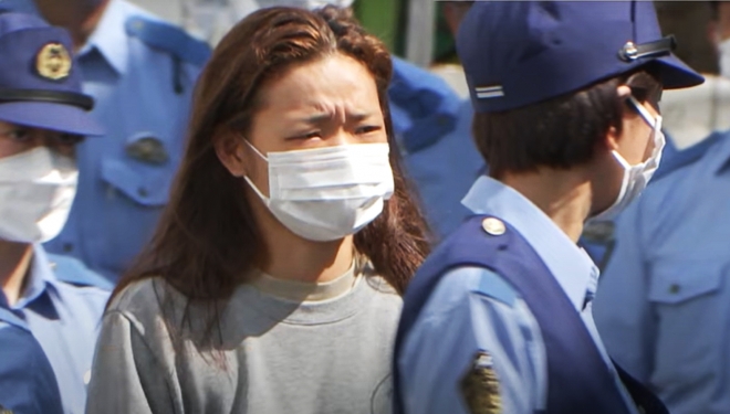 아이들을 승용차 안에 방치한 채 지인을 만나러 갔다가 열사병으로 숨지게 한 나가사와 레나(21)가 일본 가나가와현 경찰에 체포됐다. TBS 방송화면 캡처 