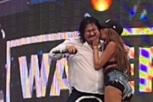 제시, 무대 위에서 사심 키스한 남성 누구?