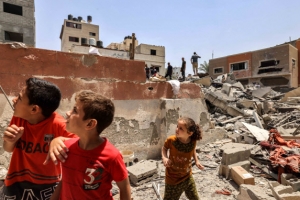 가자지구에 쏟아진 미사일… 난민촌 어린이들 쓰러졌다