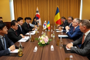 김진표 루마니아 각료들과 회담… 11조 원전 세일즈도