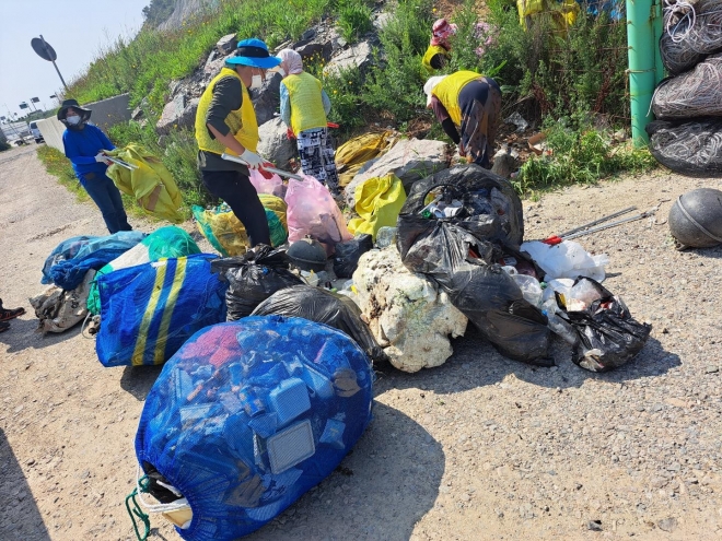 해안가에서 수거된 쓰레기