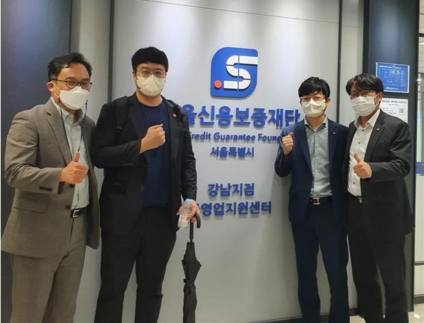 김동욱 서울시의원(왼쪽 두번째)