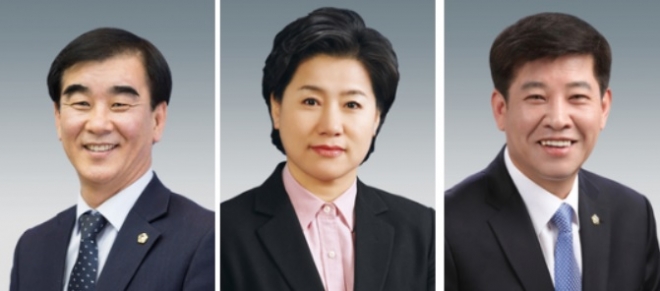 제11대 경기도의회 전반기 의장에 민주당 염종현 의원이, 부의장에는 국민의힘 남경순 의원과 민주당 김판수 의원이 선출됐다. 경기도의회 제공  