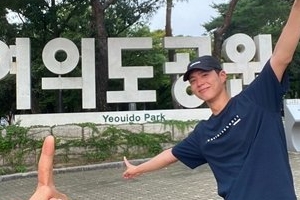 박보검 새벽 5시 여의도공원 포착…옆은 누구?