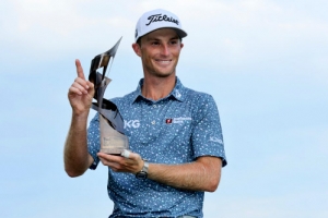 ‘행운’과 ‘현명한 선택’ 준우승 전문 잴러토리스 PGA PO서 생애 첫 우승