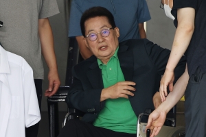 ‘박지원·서훈 압색’에 민주 “보복에만 ‘올인’, 국민·…