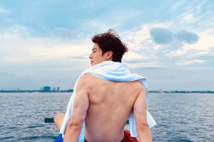 ‘얼굴 천재’ 차은우, 세부 바다에서 성난 등판 노출