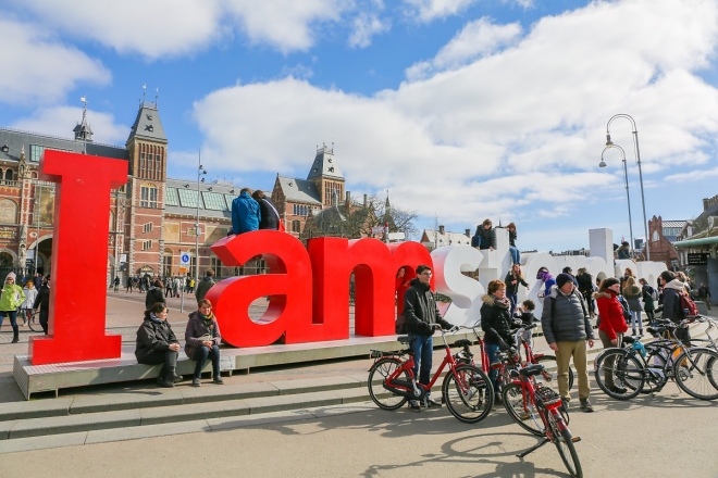 네덜란드 수도 암스테르담의 도시 브랜드인 ‘아이 암스테르담’ 조형물