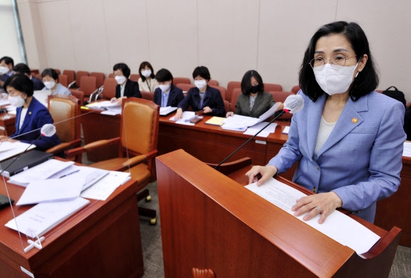 여가부 장관 “버터나이프 크루 폐지할 것… 정산 방안 협의 중” 사업기관 “사실 무근”