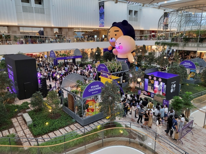 여의도 더현대 서울의 라이언&춘식 시즌2 컴백쇼 현장. 카카오 제공