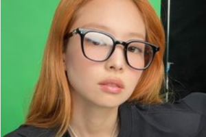 ‘인간 샤넬’ 제니 근황… 빵도 커피도 샤넬 먹어요