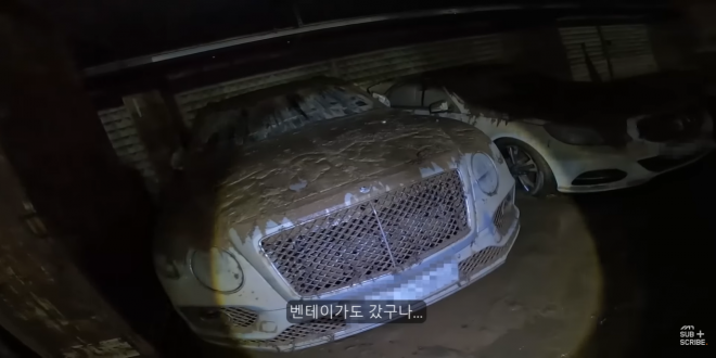 경기 성남시 판교의 한 오피스텔 지하 주차장에 최근 폭우로 인한 침수 피해를 입은 외제차가 서 있다. 자동차 리뷰 유튜버 모트라인 유튜브 캡처