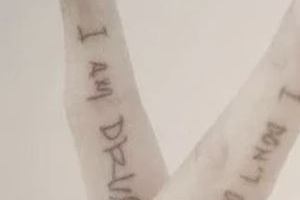 남태현 손가락에 새겨진 ‘마약’ 타투
