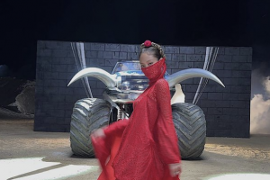 제니, 뮤비 속 착장 인증샷 게재